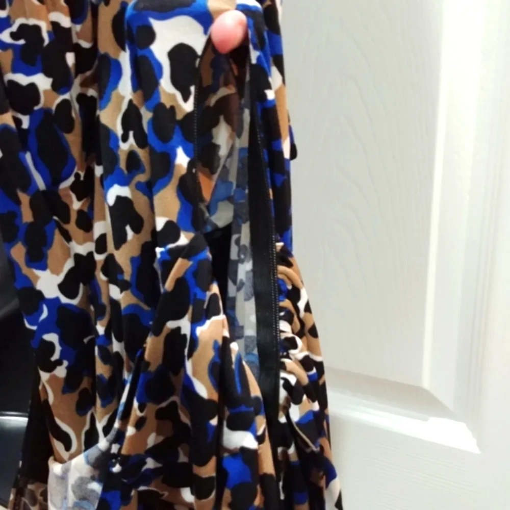 Laundry By Shelli blue leopard splotch deep V neck Feminine dress size 6
